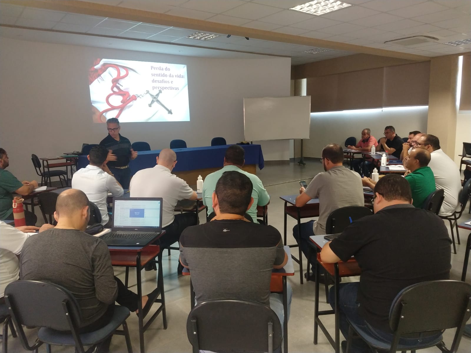 100523-MVHFG7BjhOiP8