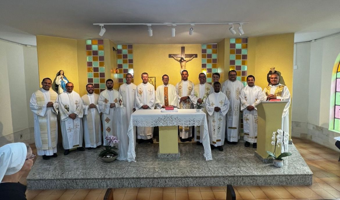 2fddd60b-c9b2-4a05-aac3-d032446e9881