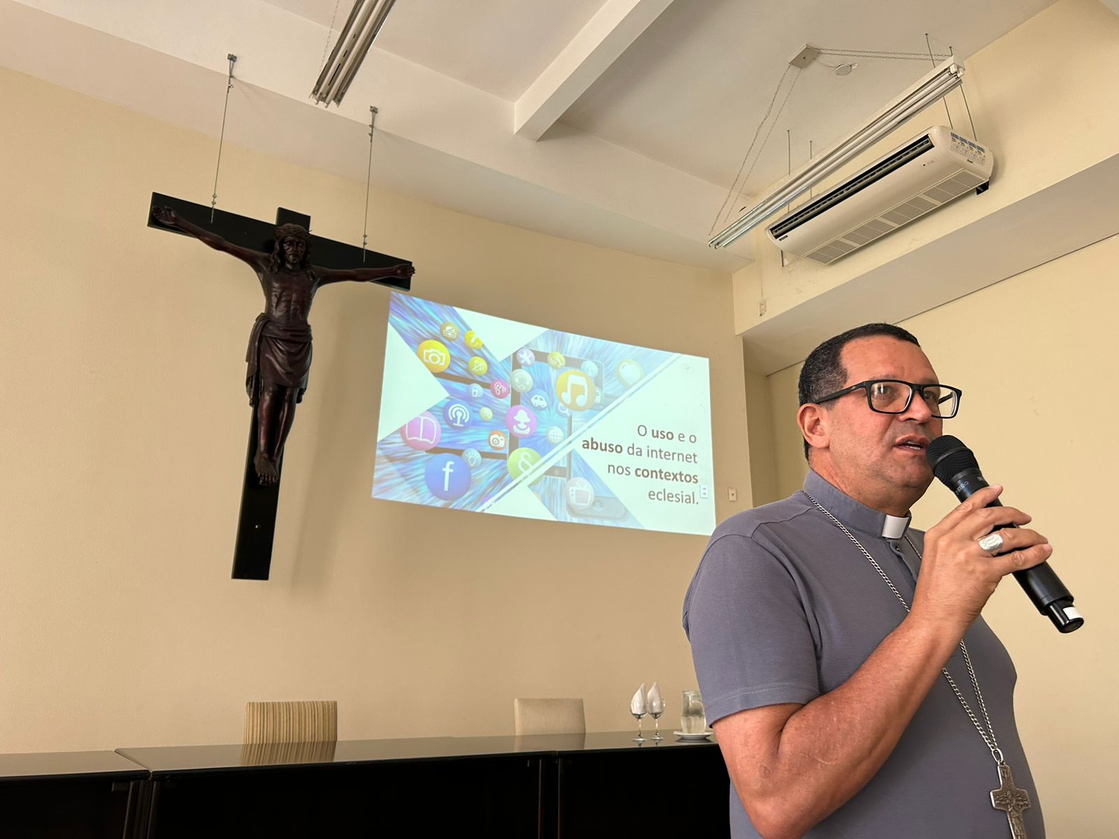 19F238F7-CF3B-4FBE-8A7E-A3405EE8595D