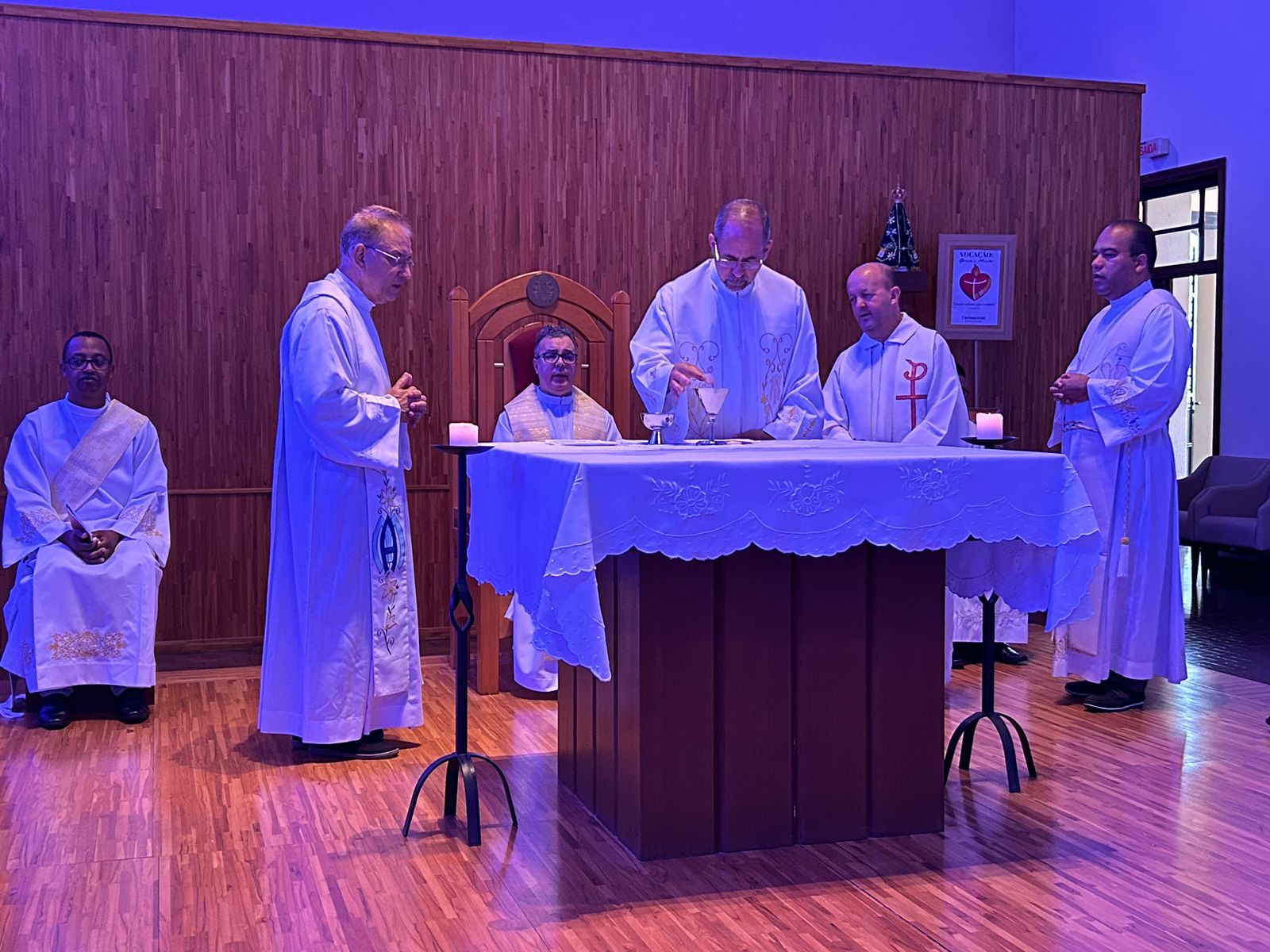 20010F6C-C6FE-4A71-B1ED-9B7A918756A1