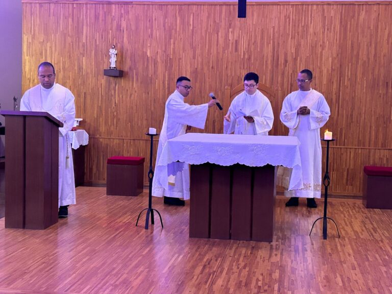 5DD746DA-8E38-449E-81CE-9D3FBF287AC4