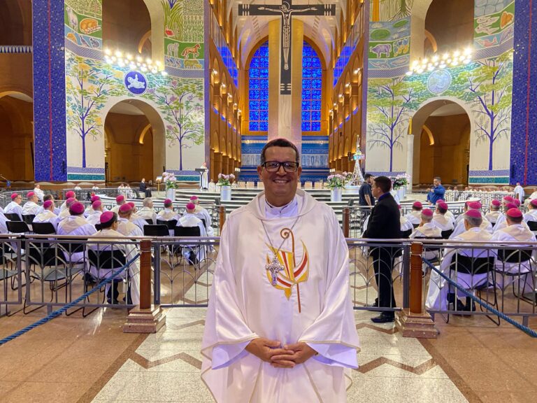 8f99ef64-31e5-4381-8c7d-08392775f5ab